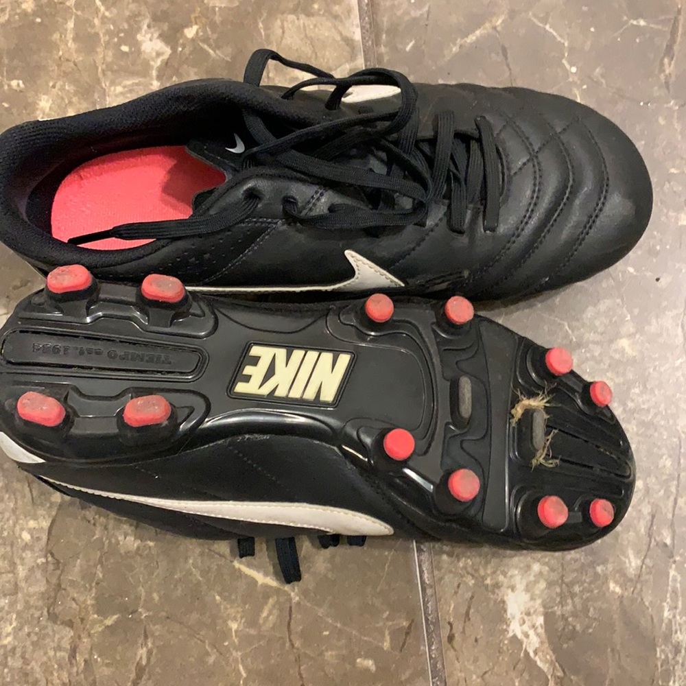 7.5 Nike soccer cleats